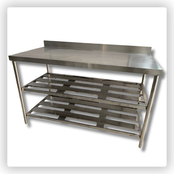 Bancada de Inox 1,10m com Rodobanca e Duas Prateleiras Gradeadas