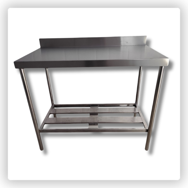 Bancada de Inox 1,10m com Rodobanca e Prateleira Gradeada